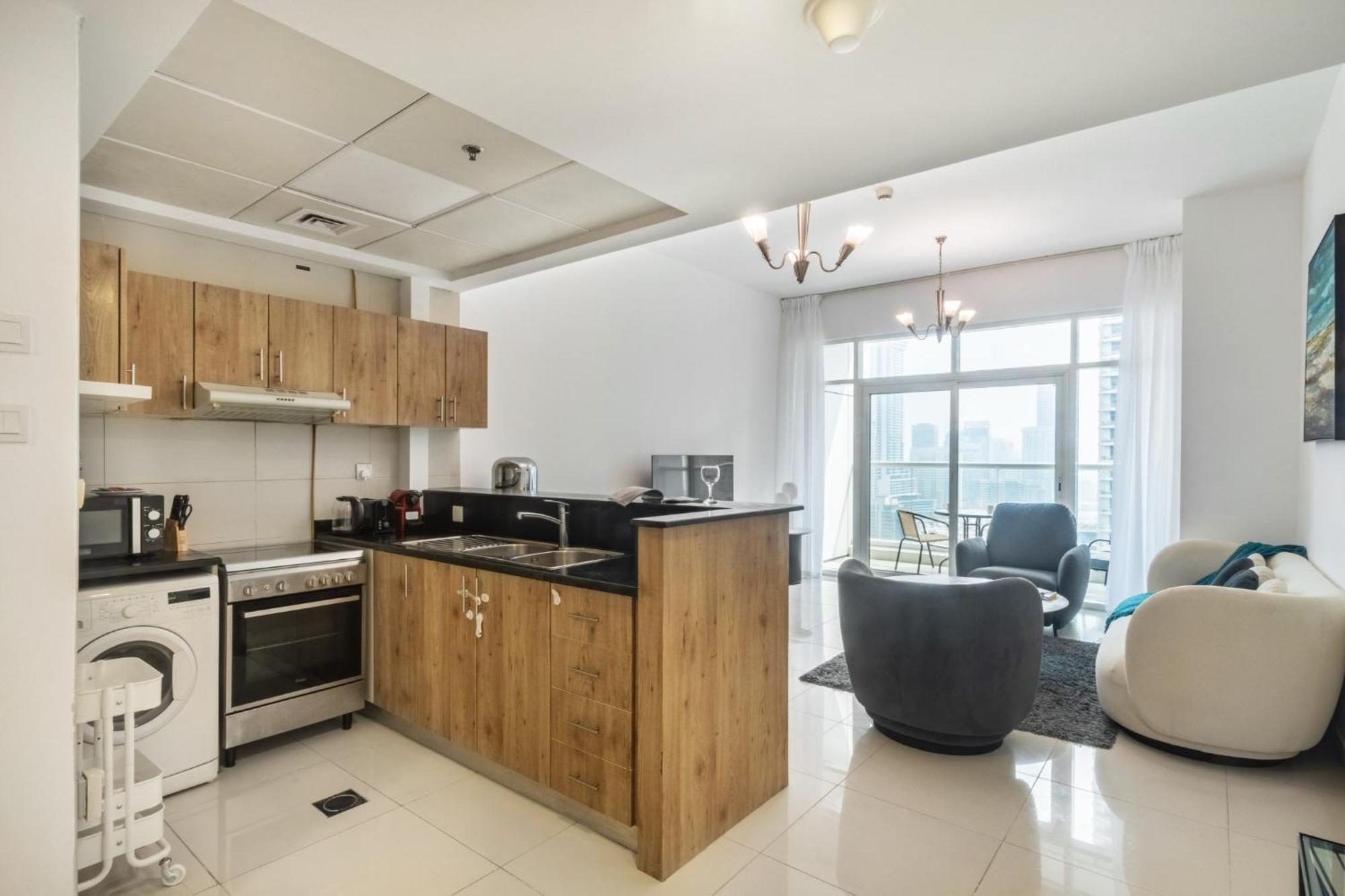 Peaceful Waterfront Marina View Apartment Dubai