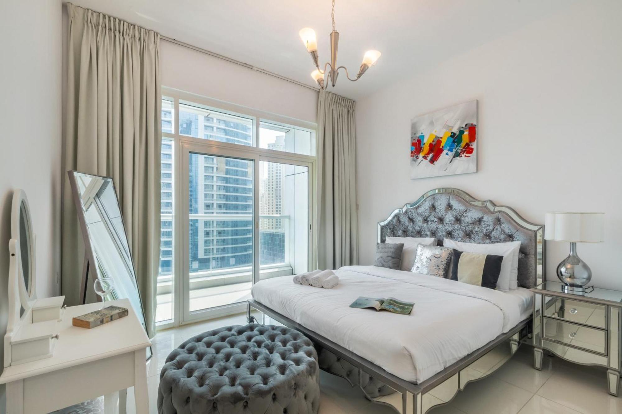 Peaceful Waterfront Marina View Apartment Dubai