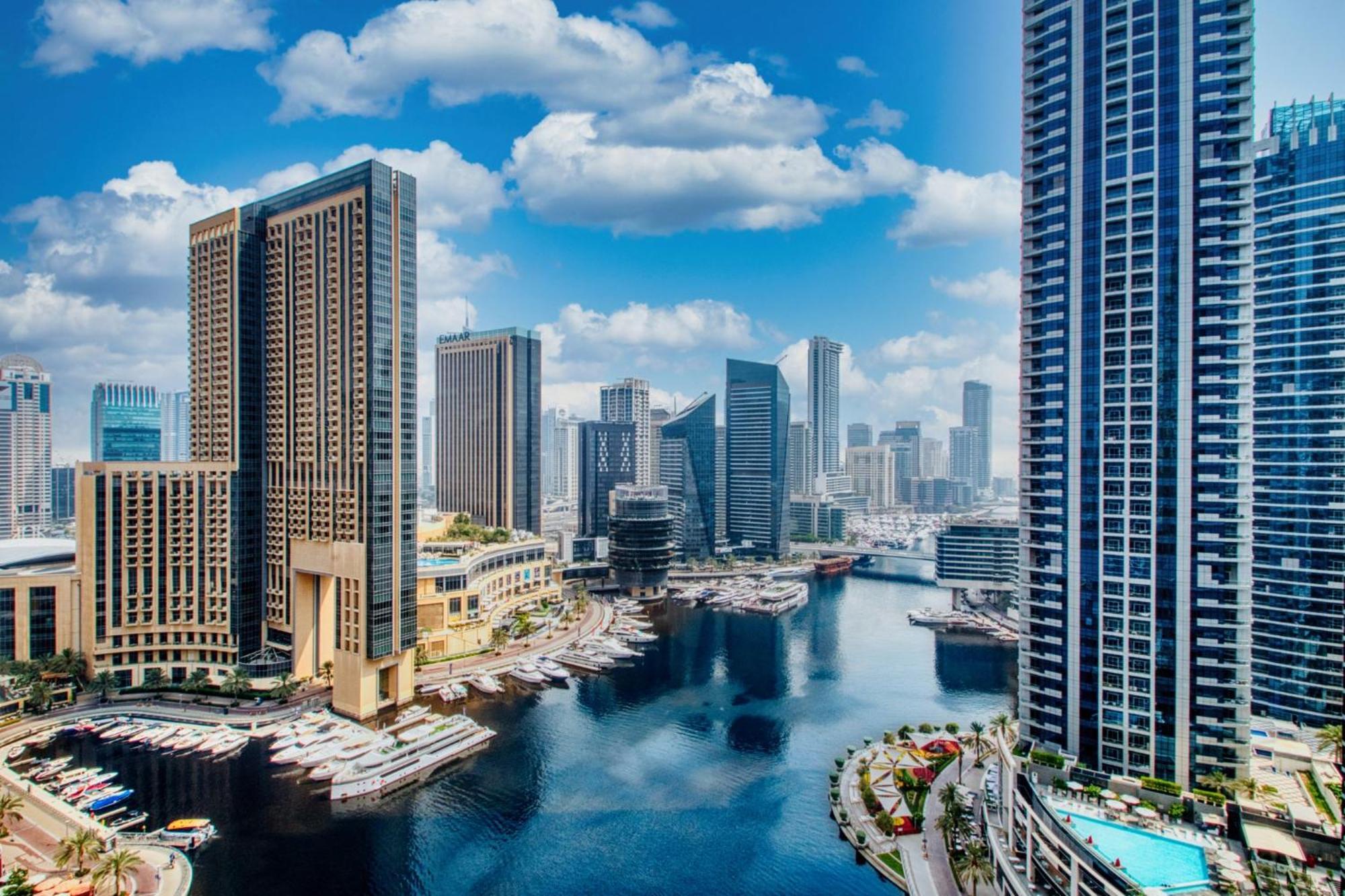 Peaceful Waterfront Marina View Apartment