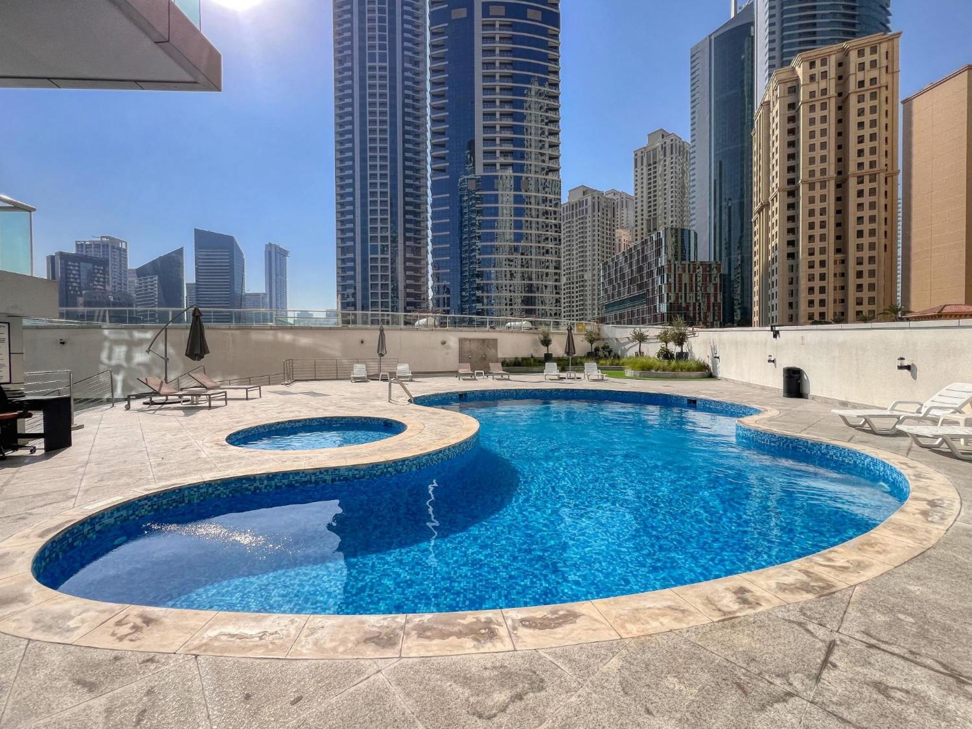 Peaceful Waterfront Marina View Apartment